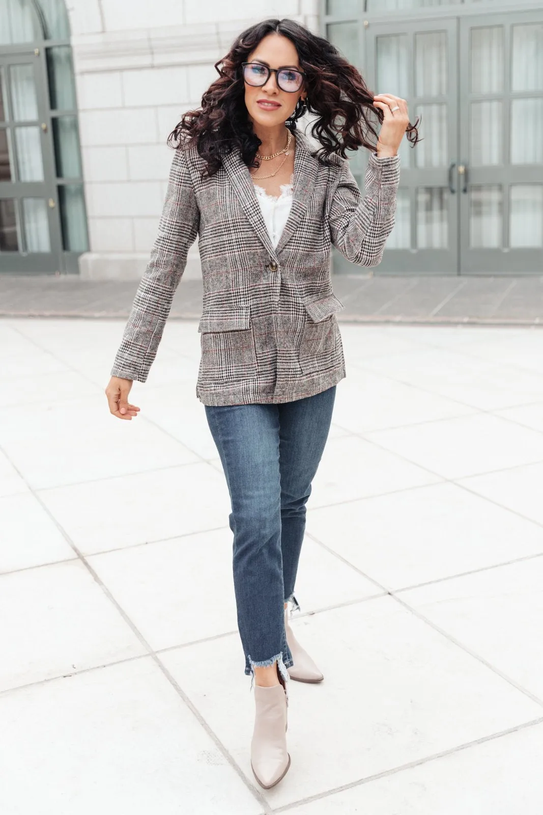 Feminine Boyfriend Blazer in Plaid