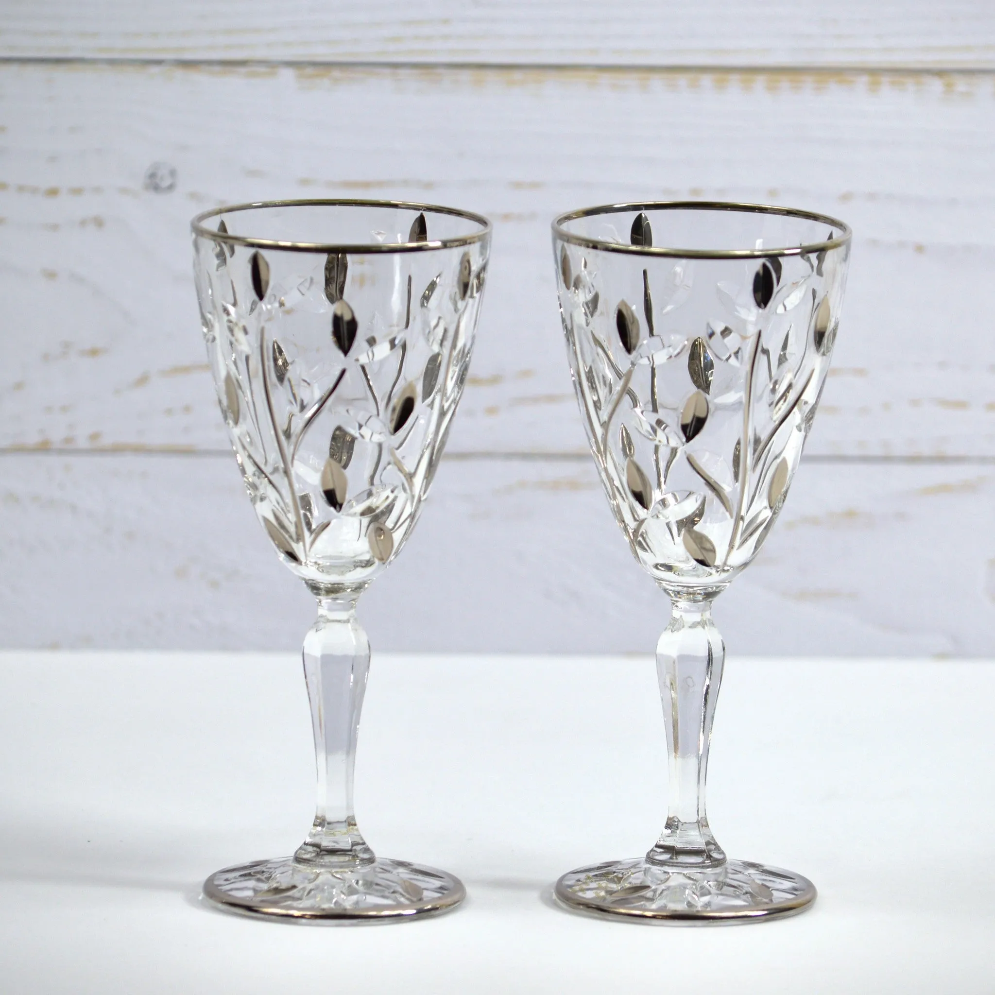 Flowervine Wine Glasses, Set of 2, Platinum